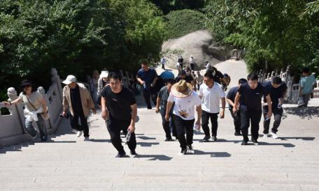 俊源控股集團(tuán)組織開展2025年嶗山團(tuán)建活動(dòng)